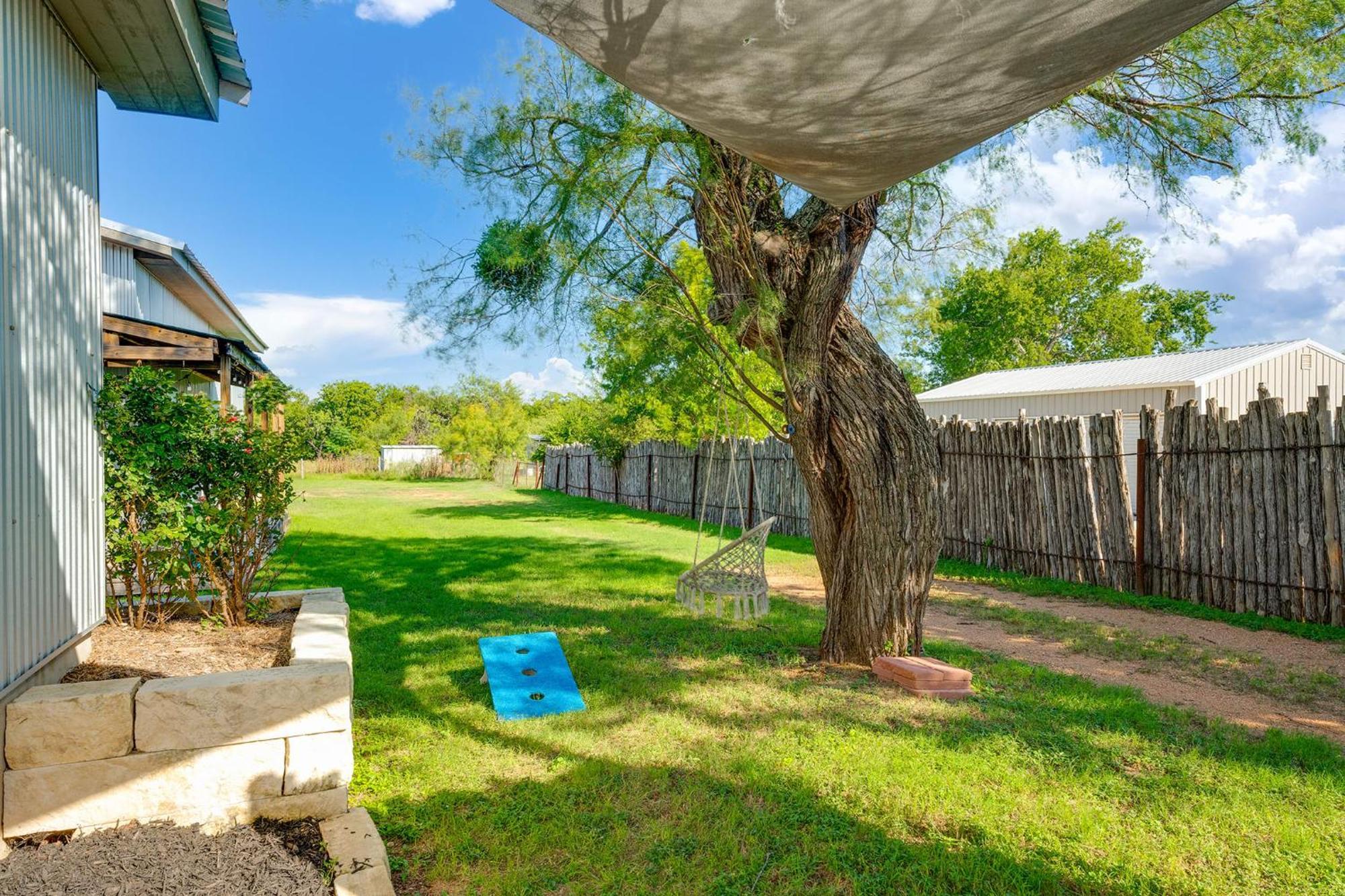 Claret House Full Kitchen And Private Hot Tub Villa Fredericksburg Exterior photo