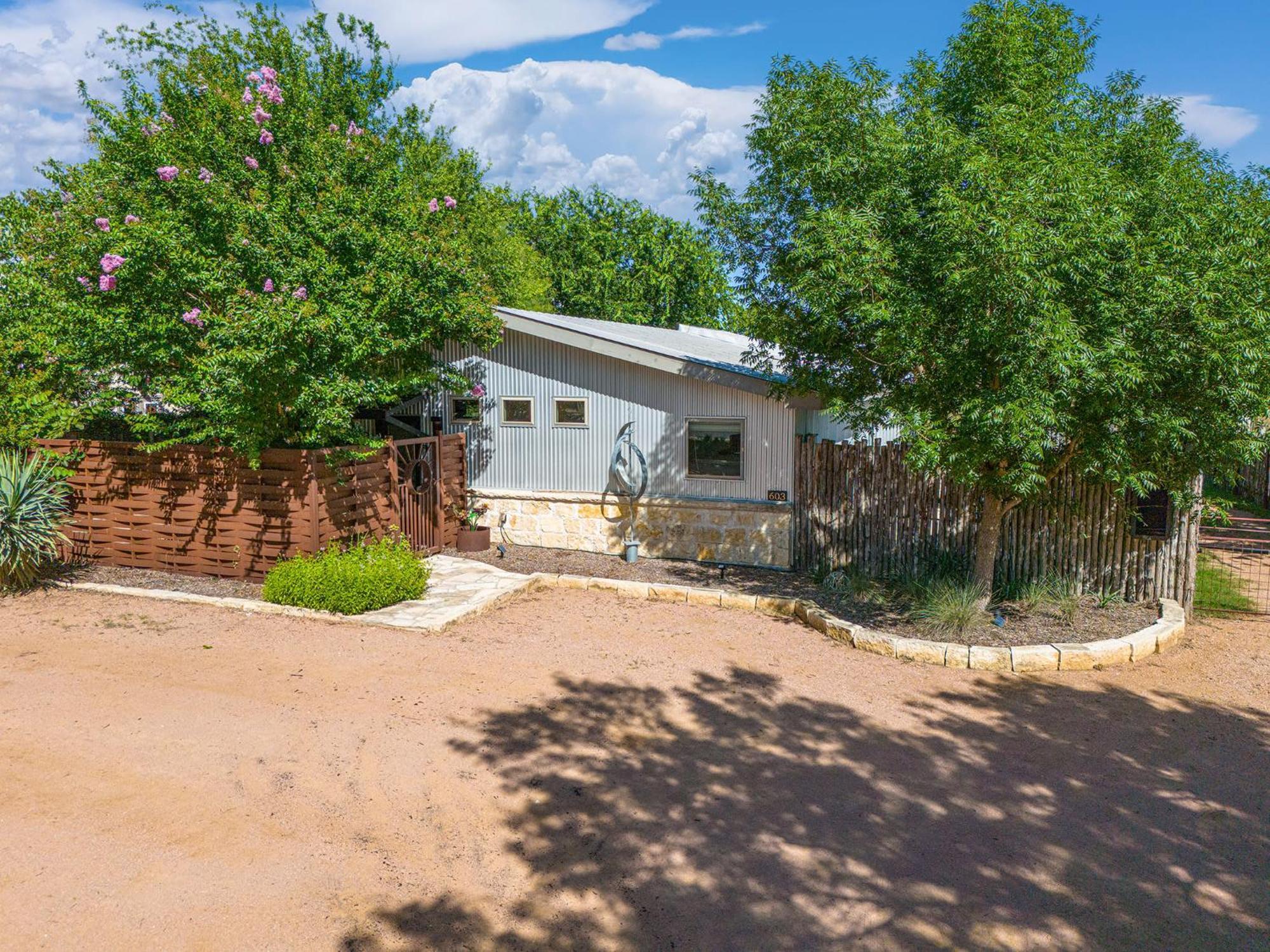Claret House Full Kitchen And Private Hot Tub Villa Fredericksburg Exterior photo